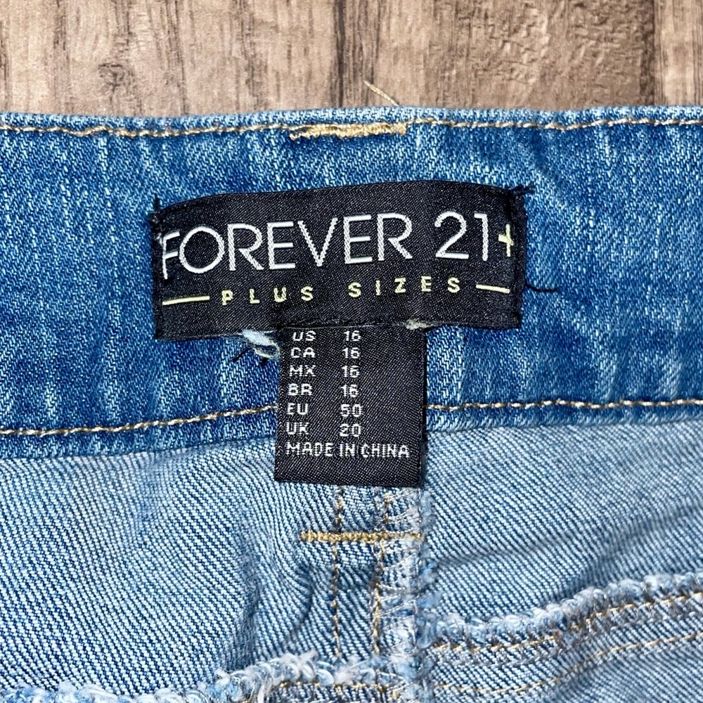 Forever 21 cut off jean shorts - Picture 4 of 6